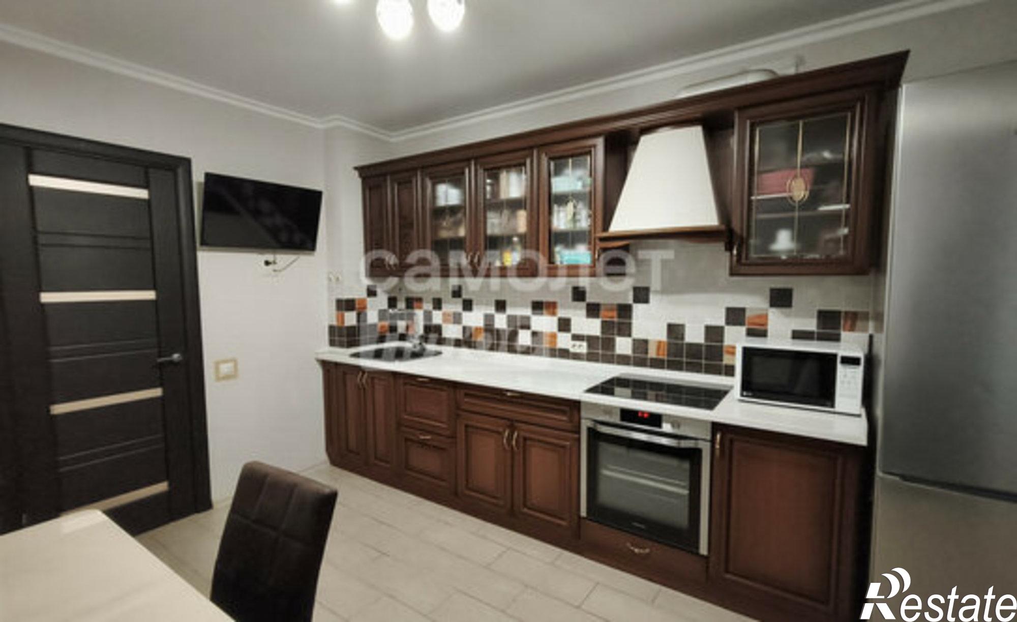 Купить квартиру за 10 800 000 рублей на улица Славянова, 3