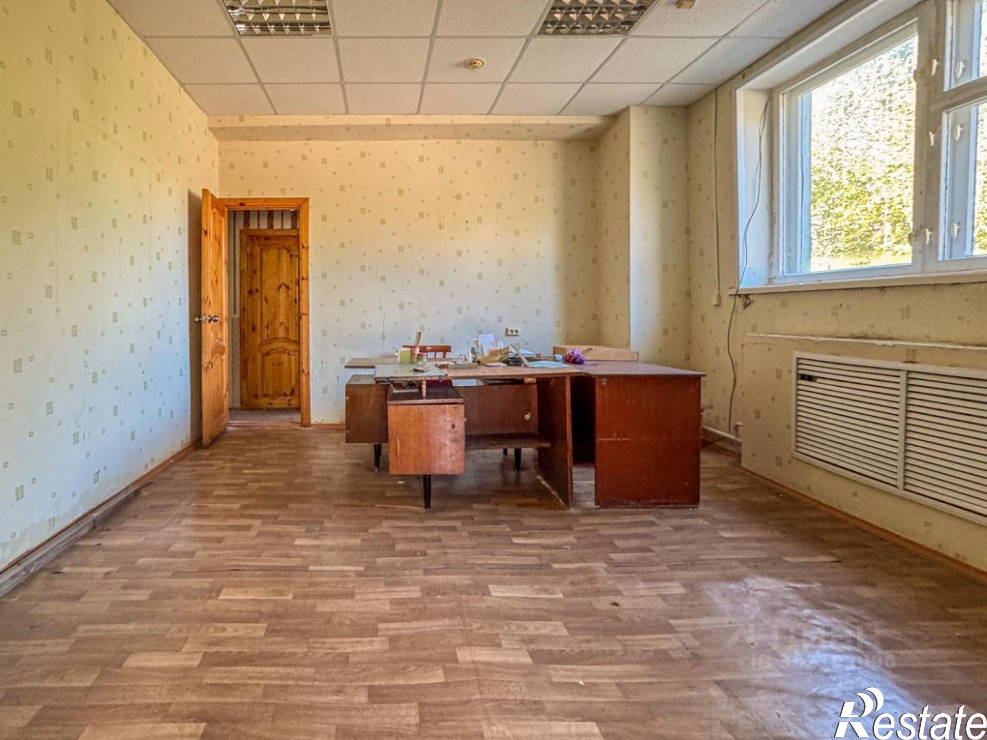 Купить ОСЗ, отдельно стоящее здание за 23 981 300 рублей на ул Комарова, 1